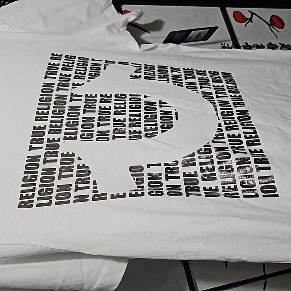 True Religion Graphic Tee Shirt Size Large NWT - Picture 3 of 6